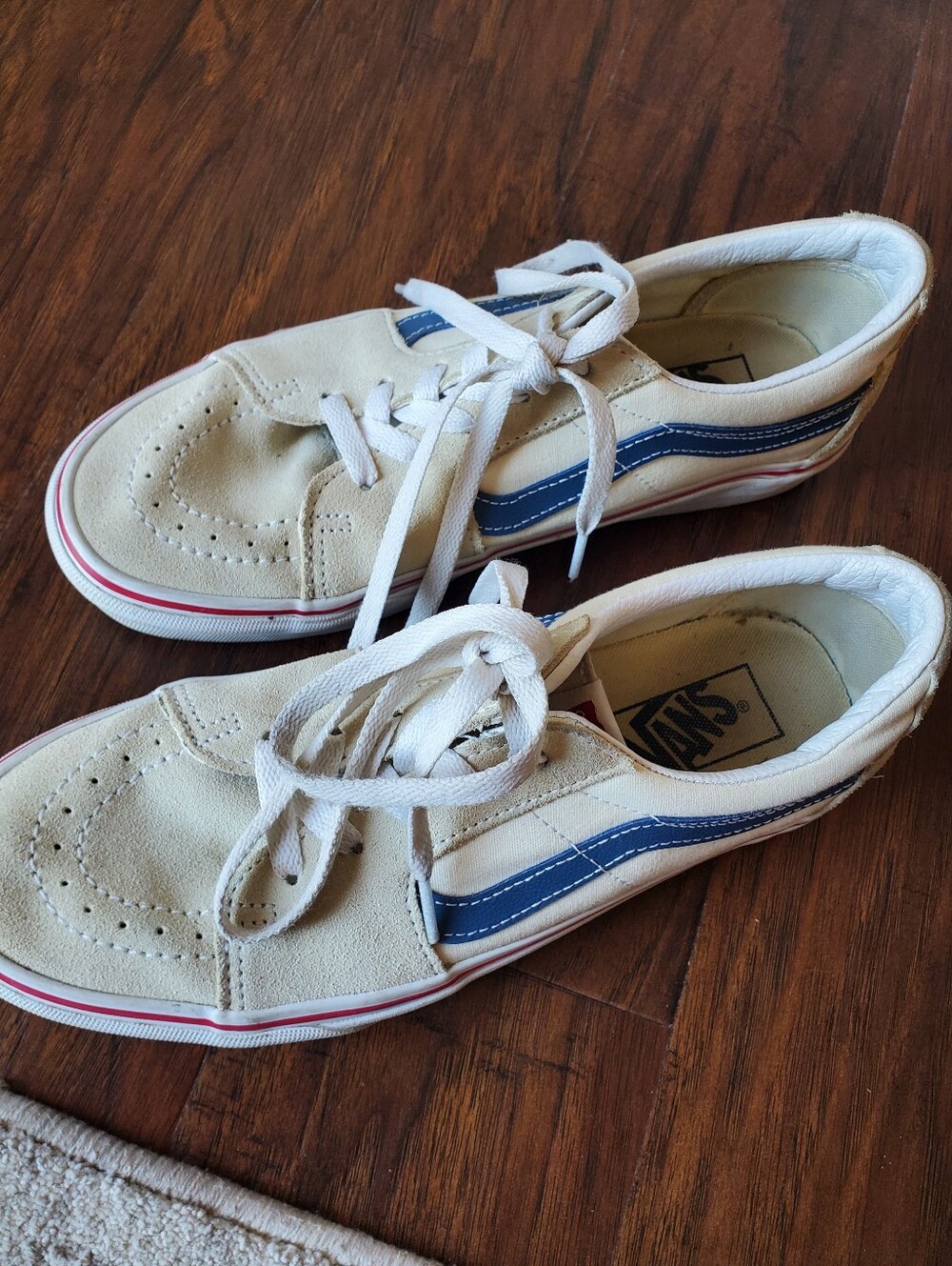Vans Skate Shoes in Cream with Blue Stripe Women Size 9
